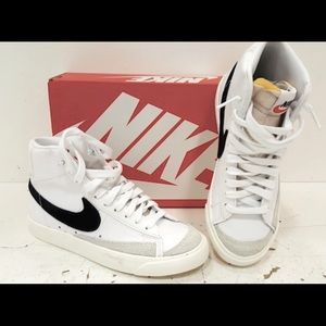 Nike Womens Blazer Mid 77
